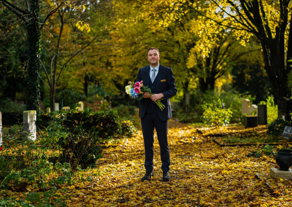 Collega bij graven van Zorgvlied