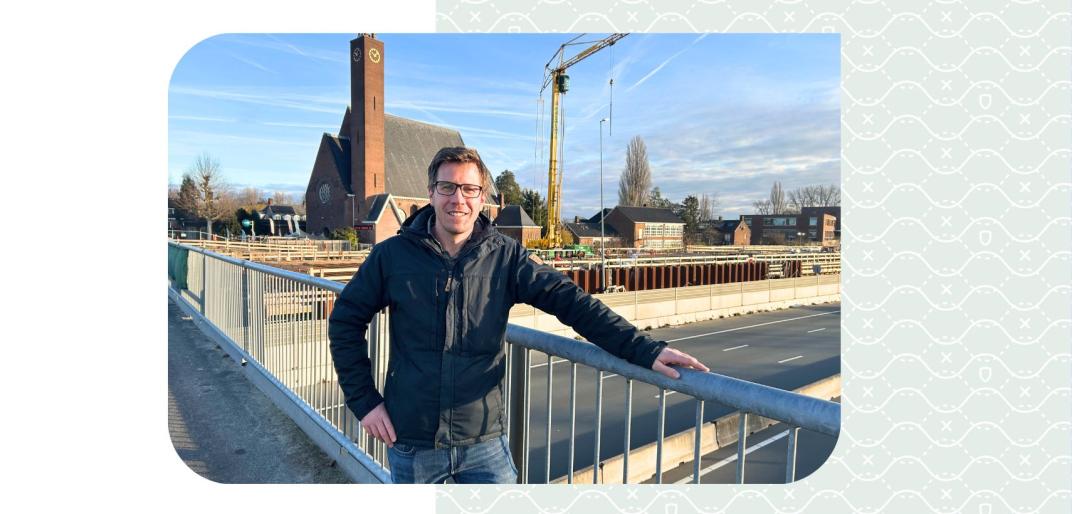 Collega Tom voor de werkzaamheden aan de A9, bij de Annakerk