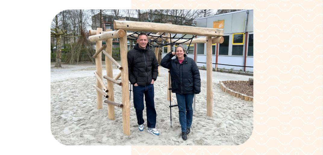 Mitchel en Marga bij een speeltuin