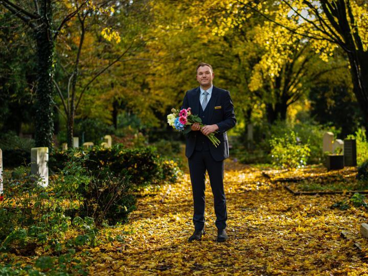 Collega bij graven van Zorgvlied