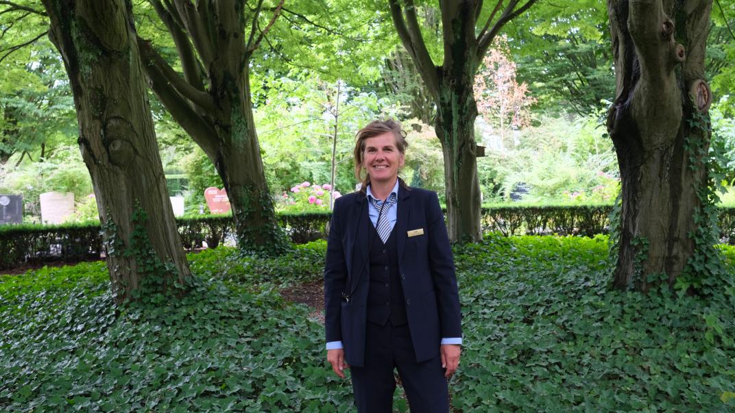 Petra voor het groen op Zorgvlied